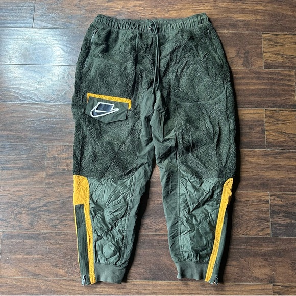 Nike Sportswear Green Sherpa Jogger Pants - Picture 2 of 6